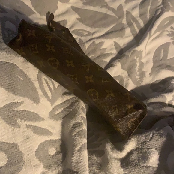 Louis Vuitton Makeup Case - Picture 5 of 6